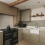 Дом отдыха Valmere Retreat, Luxury Sleeps 4, *