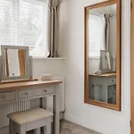 Valmere Retreat, Luxury Sleeps 4, Уиндермир