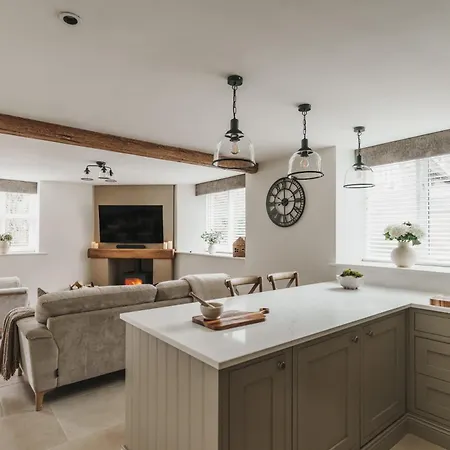 Valmere Retreat, Luxury Sleeps 4, * Windermere