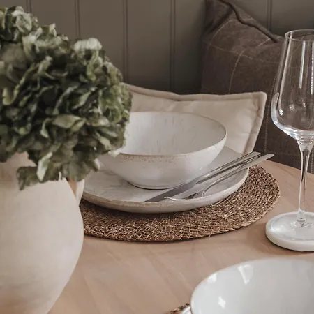 Valmere Retreat, Luxury Sleeps 4, *