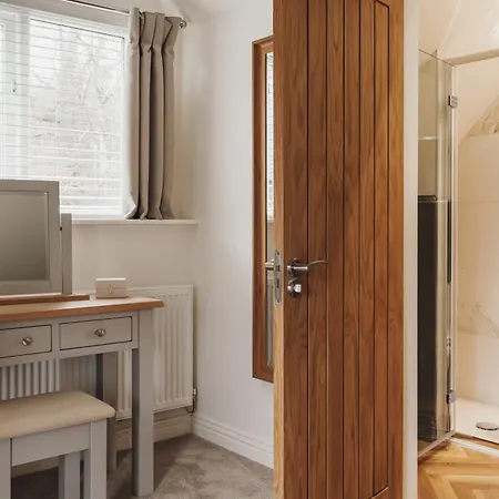Valmere Retreat, Luxury Sleeps 4, * Windermere