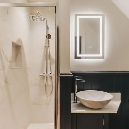 Valmere Retreat, Luxury Sleeps 4, * Windermere