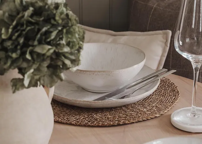 Valmere Retreat, Luxury Sleeps 4, *