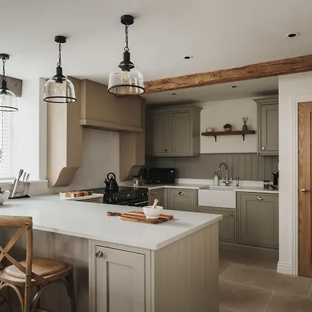 Valmere Retreat, Luxury Sleeps 4, Windermere