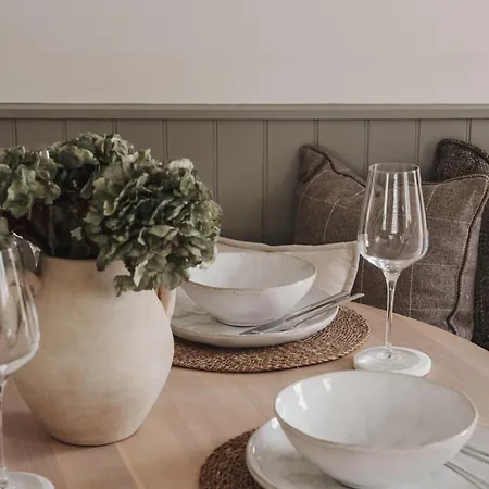 Valmere Retreat, Luxury Sleeps 4, * Windermere